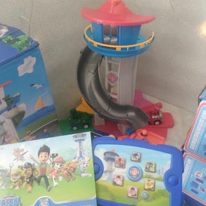 ¡OFERTA! Megacaja de regalo de la Patrulla Canina: Enorme set sorpresa de lujo con figuras base (Marshall, Chase, Rubble, Skye, Ryder, Robodog, Zuma, Rocky, Everest)