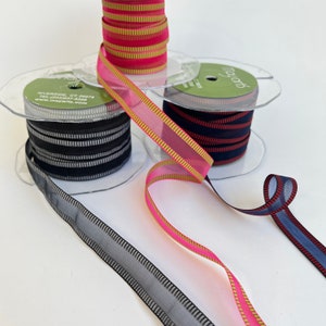 Sheer Line Edge Organza Ribbon, 15mm - 3/8&quot; breed door May Arts. Verkocht per meter
