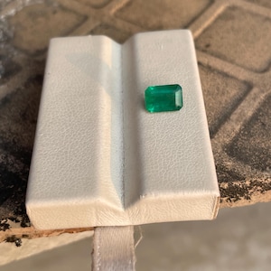 Natural Faceted Emerald Cut Emerald Certified Loose Emerald Cut Emerald Vivid Green Emerald 7.3*5.1 MM Emerald Octagon For Jewellery 1.5 CT