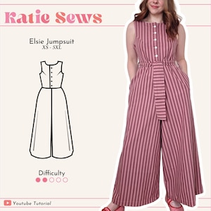 Może przedstawiać: Bezrękawniczy, pasiasty kombinezon w odcieniach różu i bordowego, z zapięciem na guziki i pasującym paskiem. Obraz zawiera również rysunek linii kombinezonu oraz tekst "Katie Sews" i "Elsie Jumpsuit XS-5XL".