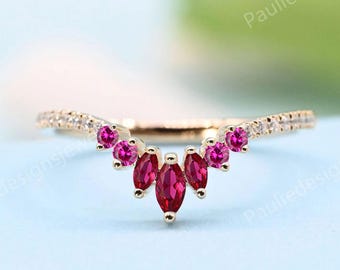 Anillo de boda vintage con rubí talla marquesa, alianza curva de oro rosa, anillo apilable, anillo de media eternidad de rubí estilo art déco, piedra de nacimiento de julio, regalo de aniversario