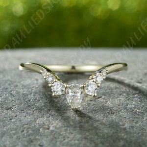 Curved Wedding Band, Art deco 14k Gold Diamond  Wedding Ring Vintage Pear Shaped Moissanite Stacking Band Matching Band Anniversary Ring