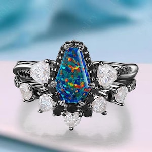 Ensemble de bagues de fiançailles cercueil noir opale de feu noir, bague de promesse sorcière noire pour elle, opale de feu art déco, parure de mariage octobre, cadeau de pierre de naissance