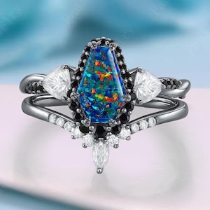 Ensemble de bagues de fiançailles cercueil gothique opale de feu noire, bague halo en or noir, ensemble de mariée torsadée opale vintage, cadeau d&#39;anniversaire de naissance octobre