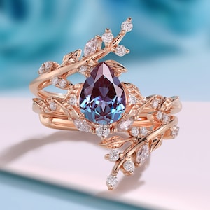 Unique Pear Cut Alexandrite Engagement Ring Set Vintage Twig Leaf Enhance Moissanite Wedding BAnd Vintage Alexandrite Bridal Set Women Gift
