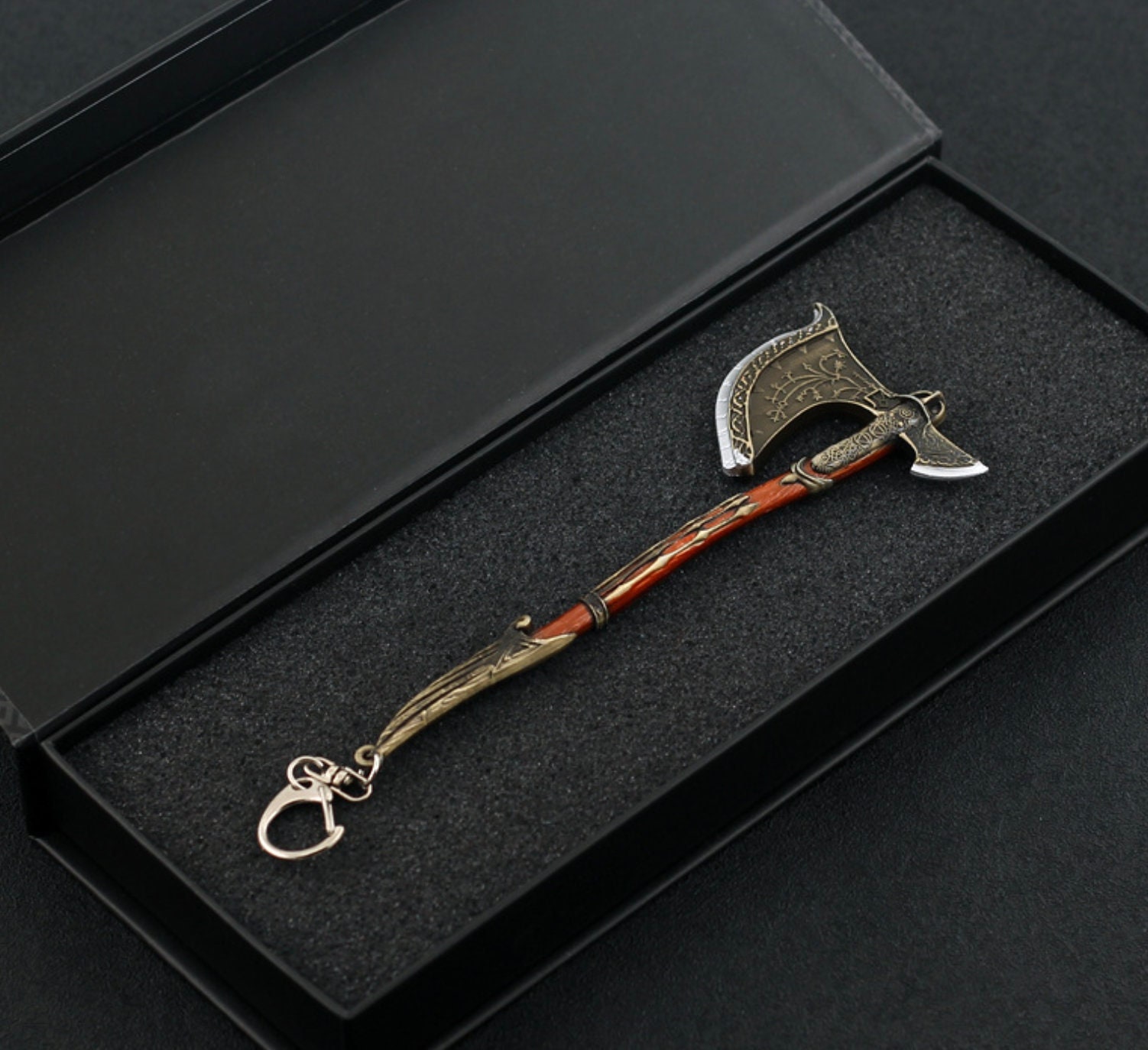 crafthand Metal Kratos Weapon Blade of Olympus Model Metal Keyring Keychain  Alloy Product Model Ragnarok little Gifts For The Game Fans