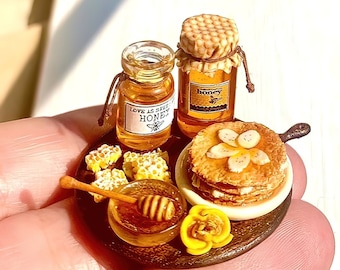 Dollhouse miniature 1:12 honey! honey still life .Jars of honey and banana pancakes! Honeycomb!