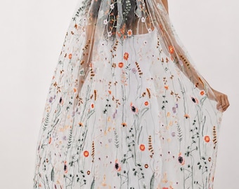 Velo de novia bordado con flores: Velo nupcial de flores silvestres naranjas con peineta, 140 cm