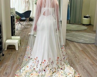刺繍入り花柄ウェディングベール：ホワイトまたはアイボリーのチュール、シルバーのコーム