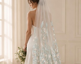 Velo de novia de tul floral bordado a mano: accesorio nupcial rosa y verde
