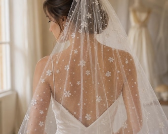 Velo de novia bordado con flores: Velo de novia con flores brillantes