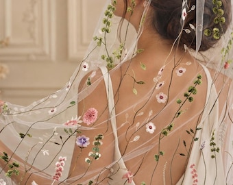 Velo de novia floral bordado: Velo de novia Secret Garden hecho a mano con peineta, 140 cm de largo (estilo vals).