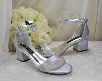 Sandálias de noiva artesanais em cetim prateado: sapatos de casamento com salto bloco (UK 7/US 9,5)