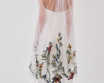 Velo de novia floral: aplique de encaje floral colorido, peineta plateada