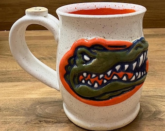 Taza, Florida, caimán azul y naranja, cerámica hecha a mano