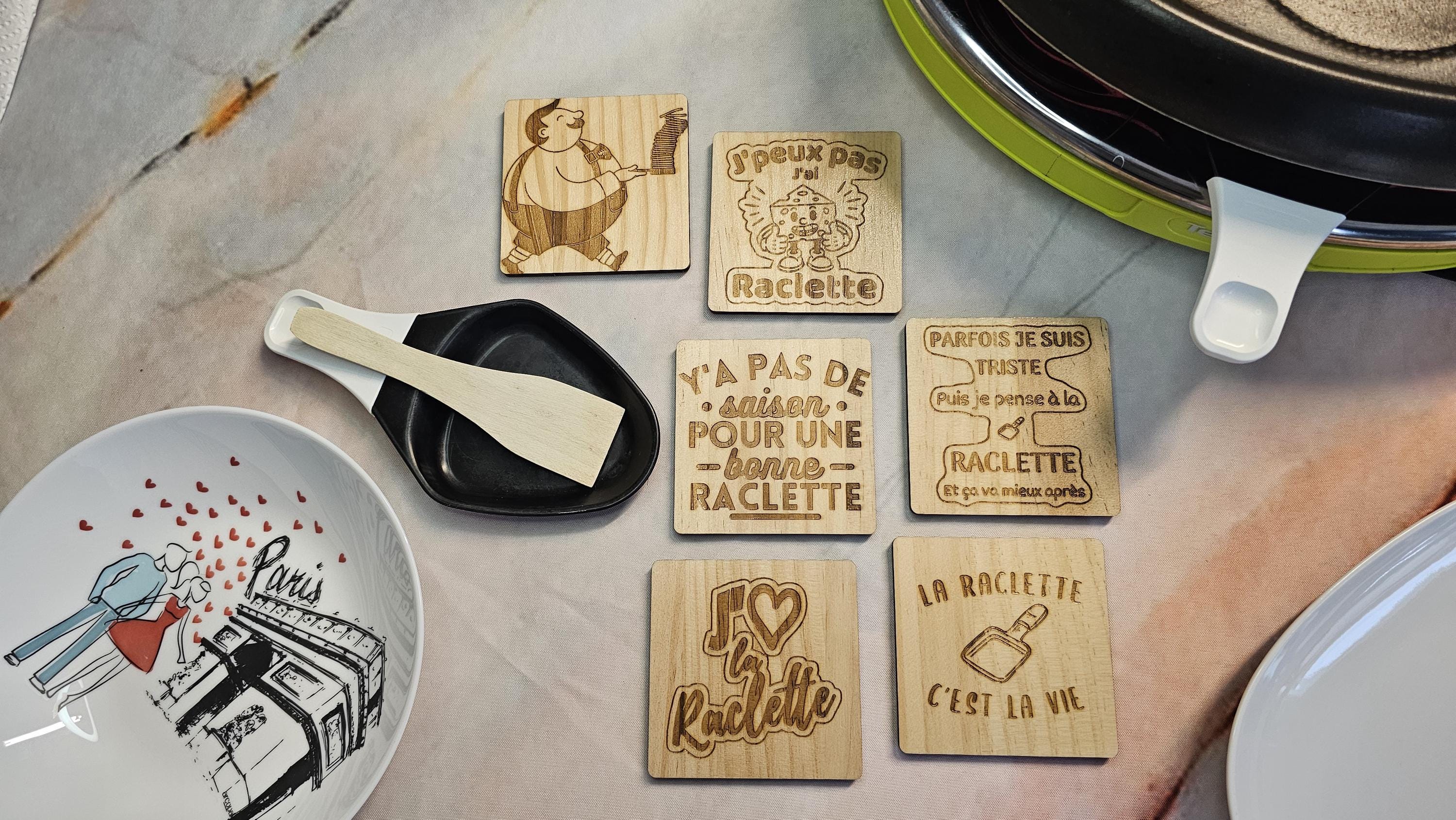 Repose-Poêlons Raclette Humoristiques en Bois Gravé