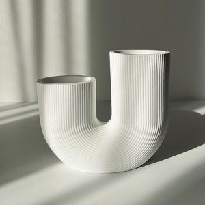 U Vase - grooved - for dried flowers and cut flowers