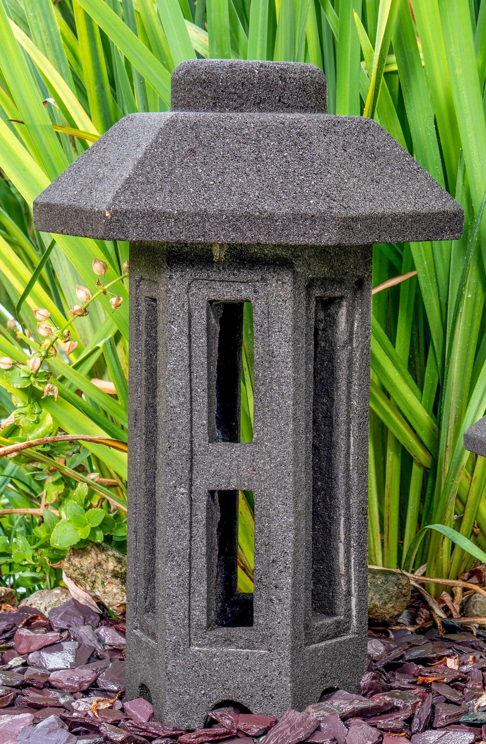 Lavastein Stein Laterne OKI GATA III Asiatische Garten Dekoration Teich