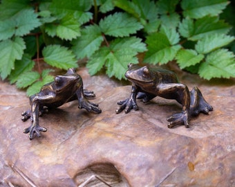 IDYL Bronze Sculpture "Forest Frogs - Pair" HxW 4.5 x 8.5 cm