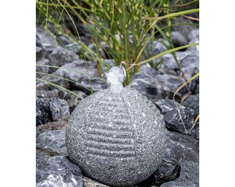 Granit-Stein Kugel mit Loch| Ø 30 cm | Frostfest |Handarbeit |Stilvolle Garten-Dekoration | Hochwertiges Kunsthandwerk | Wetterfest