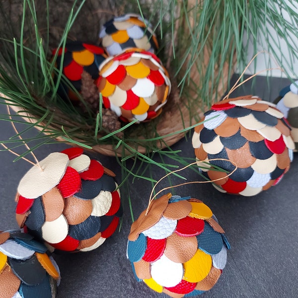 Suspension décoration boule de Noël " œuf de dragon" Décor en cuir, Ornement d’arbre, Décor de Noël, Décoration intérieure