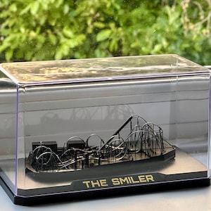 THE SMILER Mini Roller Coaster Model diorama with display case Alton Towers