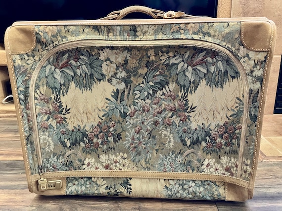 VINTAGE FRENCH LUGGAGE CO PARADISE TAPESTRY FLORAL SHOES DUFFLE BAG RARE