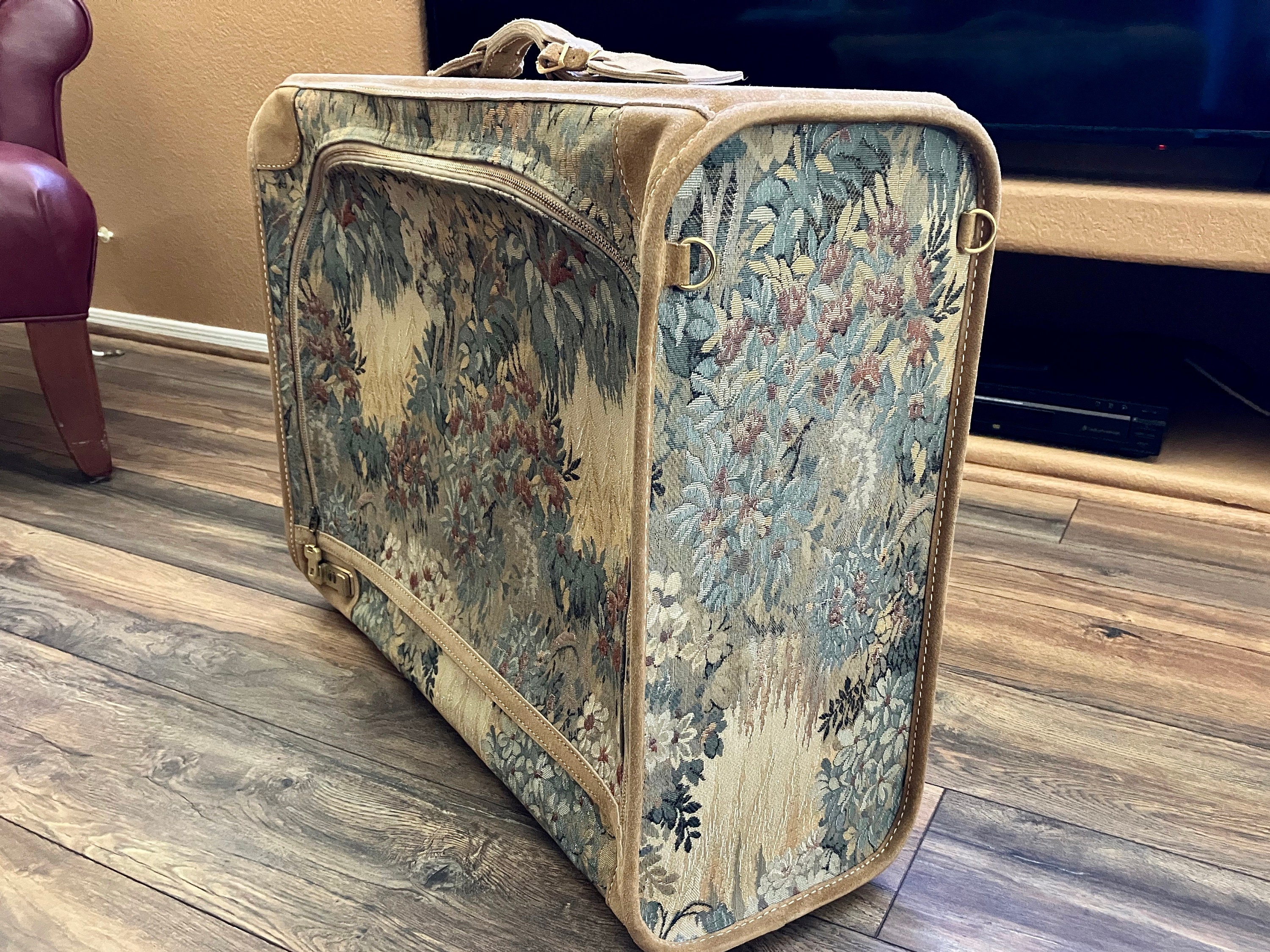 Vintage FRENCH Luggage Paradise Floral Tapestry Cosmetic Train Case Purse  Bag