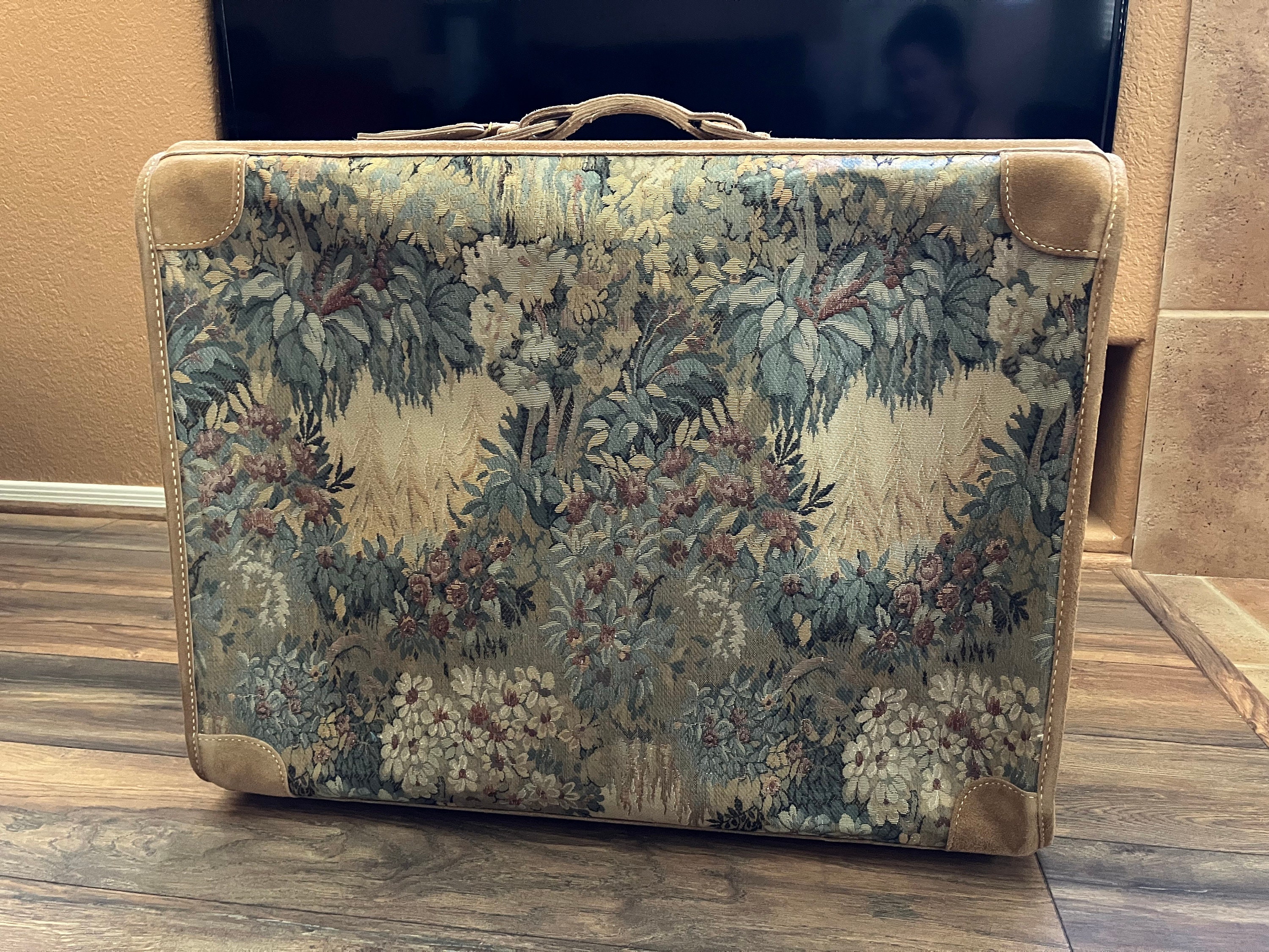 VINTAGE FRENCH LUGGAGE CO Floral Paradise SUEDE TAPESTRY 18” Carry