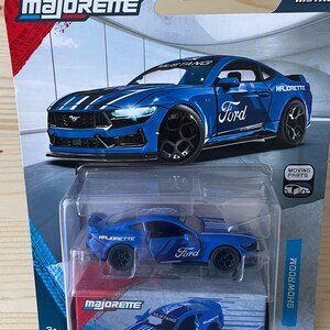 Ford Mustang Dark Horse Showroom Majorette 1:64 NIEUW