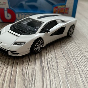 Lamborghini countach LPI 800-4 bburago 1:43 NEW