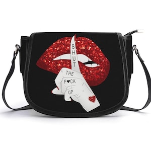 Bolso Saddle de piel sintética con labios brillantes "Cállate". Bolso de hombro, cartera, bandolera, monedero de piel. Un regalo para ella. Piel negra.
