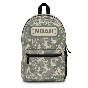 Sac à dos gris camouflage pour garçon. Sac à dos camouflage avec poche intérieure pour ordinateur portable. Poche latérale pour bouteille d'eau