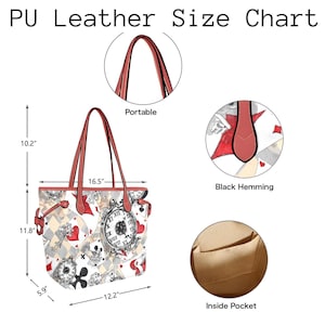 Puede incluir: Una bolsa de mano blanca con un dise&ntilde;o de cartas de juego rojas, negras y blancas. La bolsa tiene una base de 12,2 pulgadas de ancho, una altura de 11,8 pulgadas y una profundidad de 5,9 pulgadas. La bolsa tiene un asa de 16,5 pulgadas de largo y un borde negro doblado.