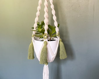 Makramee-Pflanzenhänger mit Gänseblümchen-Design und Pompons, Geschenk zum Muttertag und zur Einweihungsparty