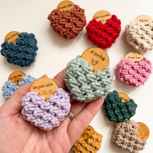 Abrazo de bolsillo personalizado con corazón y ficha, para San Valentín, boda o un gesto reconfortante de amistad.