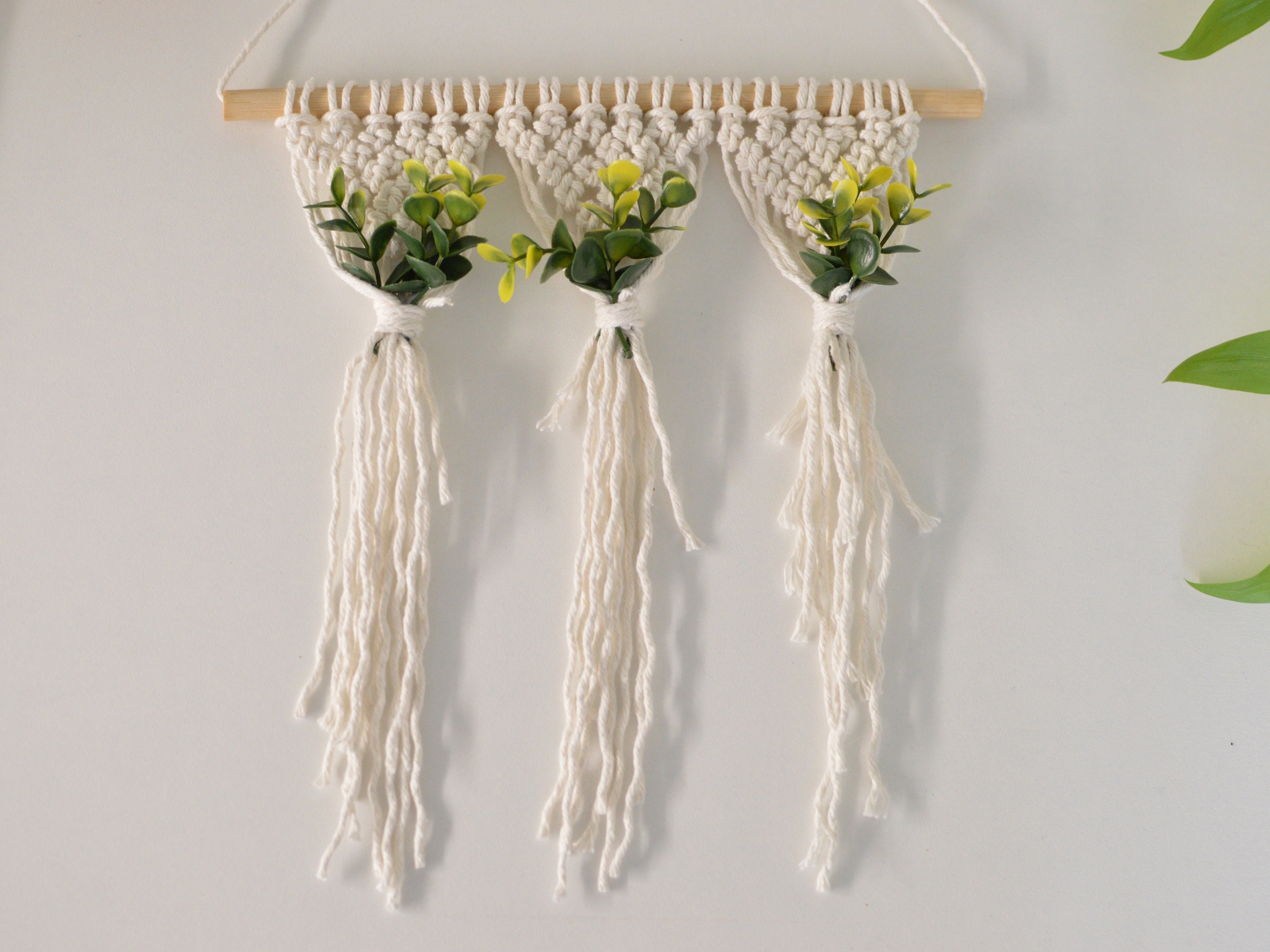 Petit Macramé Wall Hanging avec Plante Artificielle, Mini Tenture Murale, Moderne Minimaliste