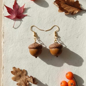 Ohrringe mit Naturquasten, Schmuckgeschenk inspiriert vom Herbstwald