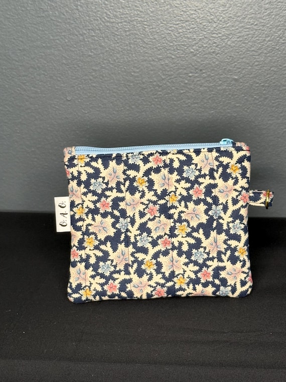Quilted Navy Floral Coin Purse: Blue Zipper, Gold D-ring