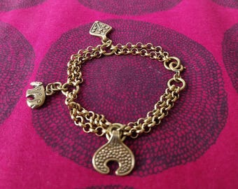 Bracelet à breloques fabriqué par Kalevala Koru en Finlande