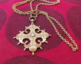 Diese Border Karelia Cross Halskette ist Vintage
