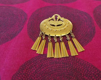 Eine neue Kuutar Brosche von Kalevala Koru, Finnland