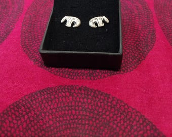Pendientes de plata con forma de oso hechos por Kalevala Koru