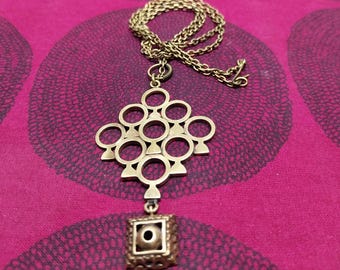 Ce collier rare est conçu par Pentti Sarpaneva en Finlande