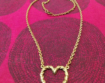 Raro collar Kalevala llamado "Sydän Käpy" Cono de corazón