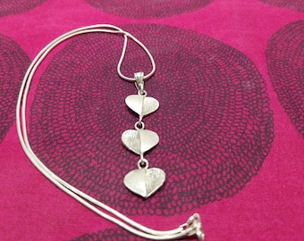Stunning silver necklace with 3 hearts