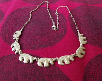 Collier en argent l'ours fabriqué par Kalevala Koru en Finlande