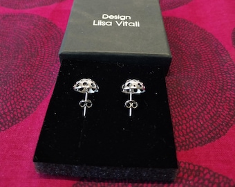 Nouvelles boucles d'oreilles en argent Lady Bird conçues par Liisa Vitali