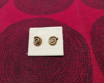 Pendientes de serpiente raros fabricados por Kalevala Koru en Finlandia