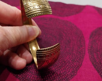 Esta pulsera Kalevala se llama la pulsera de Vöyri.